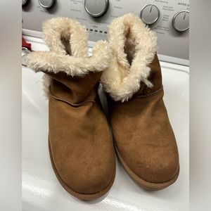 Gently used SO fur boots
